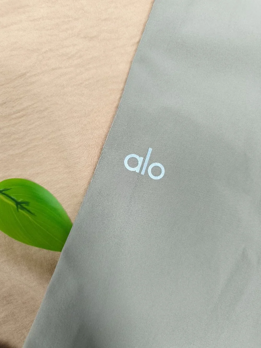Alo Yoga Regular XS Suit Up Trouser Gravel Wide Leg/Summer Lightweight Breezy✨💐